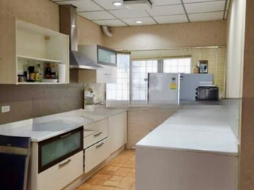 [For Sale] 3.5-story Townhouse, size 24 sq.wa, in Soi Sukhumvit 49/6