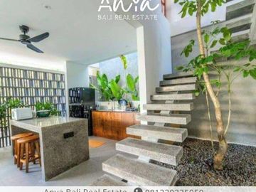 Dijual Brand New Villa 3 bedrooms semi furnished dekat pantai lokasi premium di Seminyak Bali.