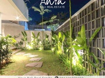 Dijual Brand New Villa 3 bedrooms semi furnished dekat pantai lokasi premium di Seminyak Bali.