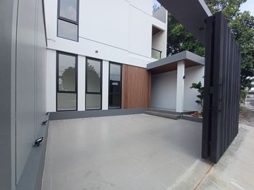 Rumah Luas Elegan Modern di Sleman 5 menit dari Kampus UII