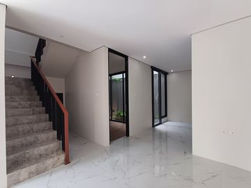 Rumah Luas Elegan Modern di Sleman 5 menit dari Kampus UII