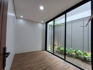 Rumah Luas Elegan Modern di Sleman 5 menit dari Kampus UII
