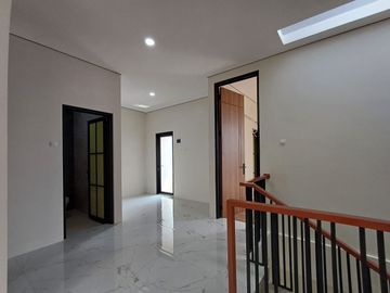Rumah Luas Elegan Modern di Sleman 5 menit dari Kampus UII