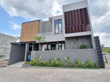 Rumah Villa Dengan Kolam Renang di Sleman 5 menit ke Kampus UII