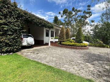 VENDO HERMOSA QUINTA EN MIRASIERRA - QUITO, VALLE DE LOS CHILLOS