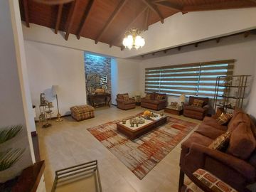 VENDO HERMOSA QUINTA EN MIRASIERRA - QUITO, VALLE DE LOS CHILLOS