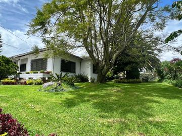 VENDO HERMOSA QUINTA EN MIRASIERRA - QUITO, VALLE DE LOS CHILLOS
