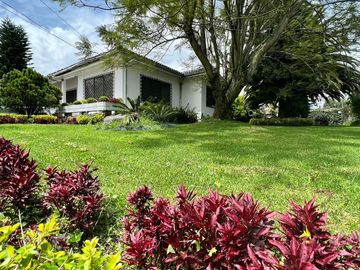 VENDO HERMOSA QUINTA EN MIRASIERRA - QUITO, VALLE DE LOS CHILLOS