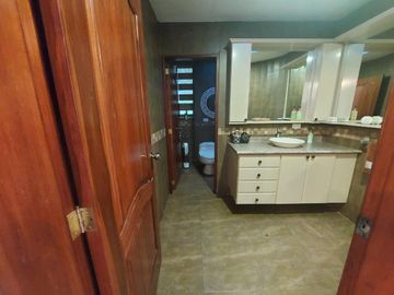 VENDO HERMOSA QUINTA EN MIRASIERRA - QUITO, VALLE DE LOS CHILLOS