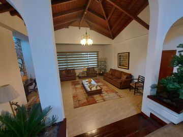 VENDO HERMOSA QUINTA EN MIRASIERRA - QUITO, VALLE DE LOS CHILLOS