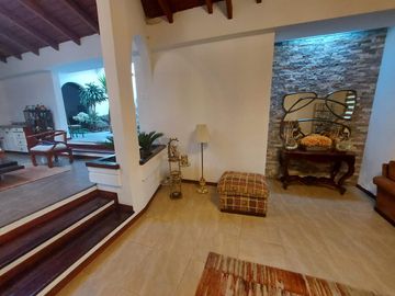 VENDO HERMOSA QUINTA EN MIRASIERRA - QUITO, VALLE DE LOS CHILLOS