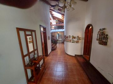 VENDO HERMOSA QUINTA EN MIRASIERRA - QUITO, VALLE DE LOS CHILLOS