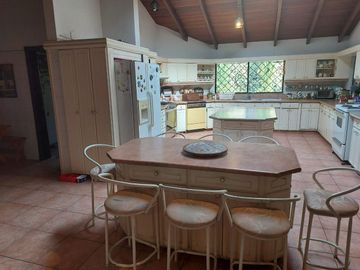VENDO HERMOSA QUINTA EN MIRASIERRA - QUITO, VALLE DE LOS CHILLOS