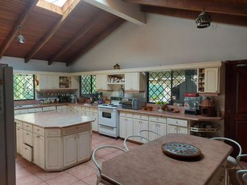 VENDO HERMOSA QUINTA EN MIRASIERRA - QUITO, VALLE DE LOS CHILLOS