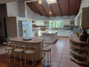 VENDO HERMOSA QUINTA EN MIRASIERRA - QUITO, VALLE DE LOS CHILLOS