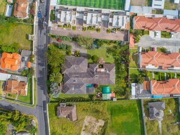VENDO HERMOSA QUINTA EN MIRASIERRA - QUITO, VALLE DE LOS CHILLOS