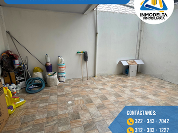 SE VENDE AMPLIA CASA DE DOS PISOS CON PISCINA EN LA VEREDA EL DIAMANTE - ACACIAS