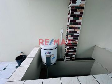 Se Vende !!! Casa En Urb. Primavera /Cerca A Av. America Norte Y Tupac Amaru/255M2 De Construcción