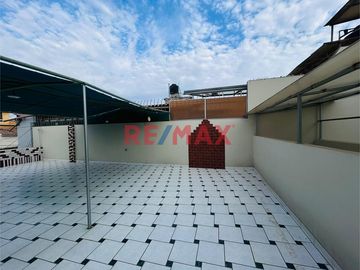 Se Vende !!! Casa En Urb. Primavera /Cerca A Av. America Norte Y Tupac Amaru/255M2 De Construcción