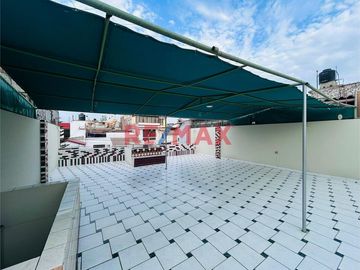 Se Vende !!! Casa En Urb. Primavera /Cerca A Av. America Norte Y Tupac Amaru/255M2 De Construcción
