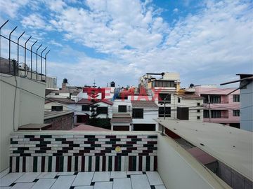Se Vende !!! Casa En Urb. Primavera /Cerca A Av. America Norte Y Tupac Amaru/255M2 De Construcción