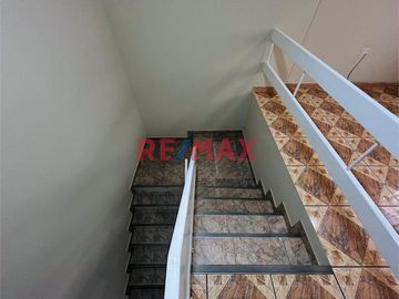 Se Vende !!! Casa En Urb. Primavera /Cerca A Av. America Norte Y Tupac Amaru/255M2 De Construcción