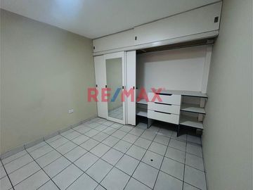 Se Vende !!! Casa En Urb. Primavera /Cerca A Av. America Norte Y Tupac Amaru/255M2 De Construcción