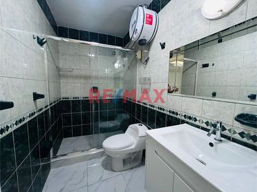 Se Vende !!! Casa En Urb. Primavera /Cerca A Av. America Norte Y Tupac Amaru/255M2 De Construcción