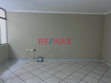 Se Vende !!! Casa En Urb. Primavera /Cerca A Av. America Norte Y Tupac Amaru/255M2 De Construcción