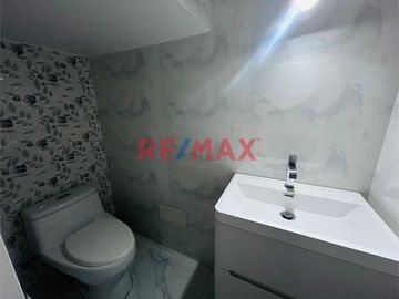Se Vende !!! Casa En Urb. Primavera /Cerca A Av. America Norte Y Tupac Amaru/255M2 De Construcción