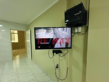Se Vende !!! Casa En Urb. Primavera /Cerca A Av. America Norte Y Tupac Amaru/255M2 De Construcción