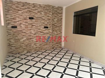 Se Vende !!! Casa En Urb. Primavera /Cerca A Av. America Norte Y Tupac Amaru/255M2 De Construcción