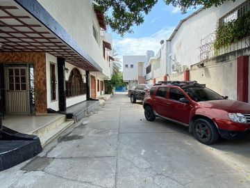 CASA EN VENTA - MANGA