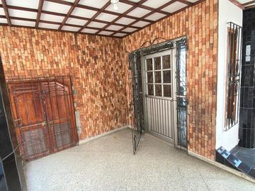 CASA EN VENTA - MANGA