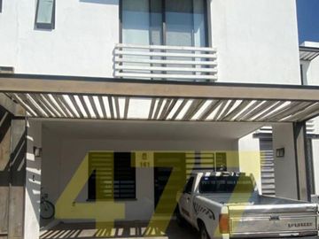 CASA EN VENTA (KATANIA)