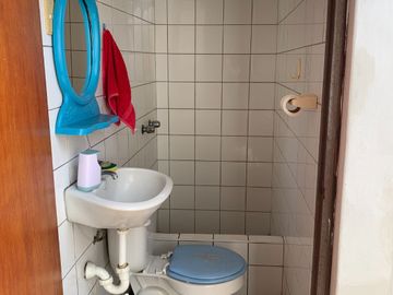 OCASION!!! VENDO CASA DE 3 PISOS MAS AZOTEA EN BREÑA LIMITE CON PUEBLO LIBRE