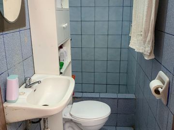 OCASION!!! VENDO CASA DE 3 PISOS MAS AZOTEA EN BREÑA LIMITE CON PUEBLO LIBRE