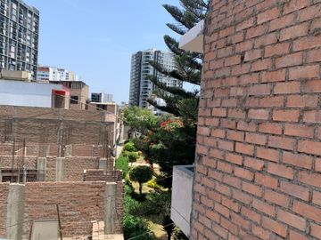 OCASION!!! VENDO CASA DE 3 PISOS MAS AZOTEA EN BREÑA LIMITE CON PUEBLO LIBRE