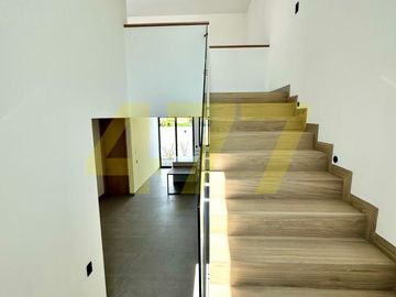 CASA EN VENTA (VALLES DEL MOLINO A)