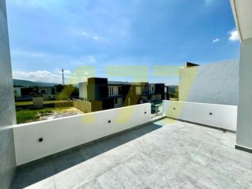 CASA EN VENTA (VALLES DEL MOLINO A)