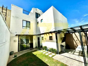 CASA EN VENTA (HACIENDA VALBUENA)
