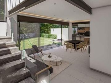 Casa Minimalista con Alberca y Diseño Detallado en la Zona Norte de Cuernavaca - $6,200,000 MXN