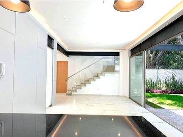 Casa Minimalista con Alberca y Diseño Detallado en la Zona Norte de Cuernavaca - $6,200,000 MXN