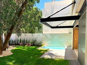 Casa Minimalista con Alberca y Diseño Detallado en la Zona Norte de Cuernavaca - $6,200,000 MXN