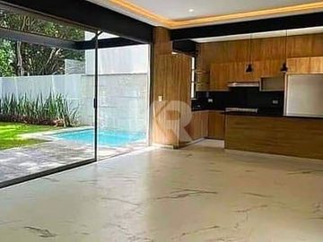 Casa Minimalista con Alberca y Diseño Detallado en la Zona Norte de Cuernavaca - $6,200,000 MXN