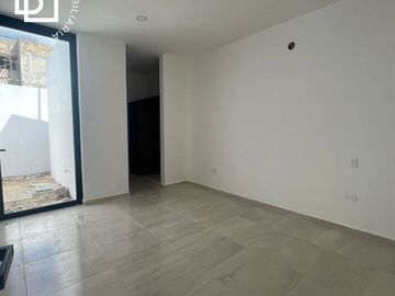 Casa en Venta en Mérida Temozón de una Planta con 2 recamaras, alberca privada