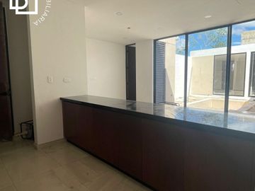 Casa en Venta en Mérida Temozón de una Planta con 2 recamaras, alberca privada