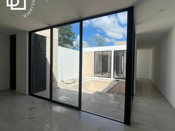 Casa en Venta en Mérida Temozón de una Planta con 2 recamaras, alberca privada