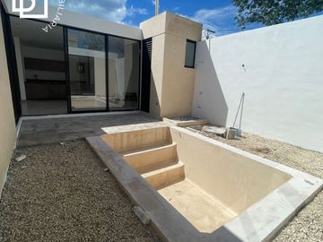 Casa en Venta en Mérida Temozón de una Planta con 2 recamaras, alberca privada