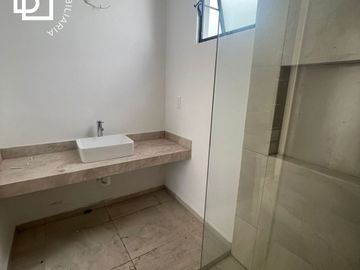 Casa en Venta en Mérida Temozón de una Planta con 2 recamaras, alberca privada